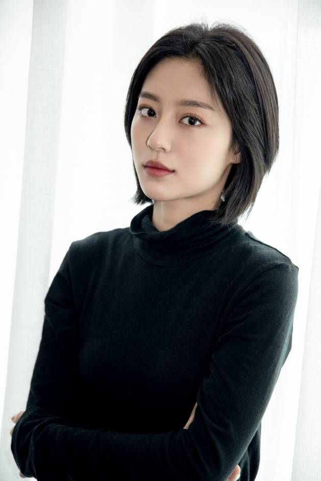 '멀리서 보면 푸른 봄' 강민아/ 사진=H&엔터테인먼트 제공