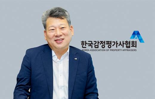 3월2일 제17대 한국감정평가사협회장으로 취임한 양길수(56·사진) 회장은 “정확하고 신뢰성 있는 부동산 적정가격의 제시와 감정평가사의 역할 제고를 위해 협회장에 도전했다”고 말했다. /사진제공=한국감정평가사협회