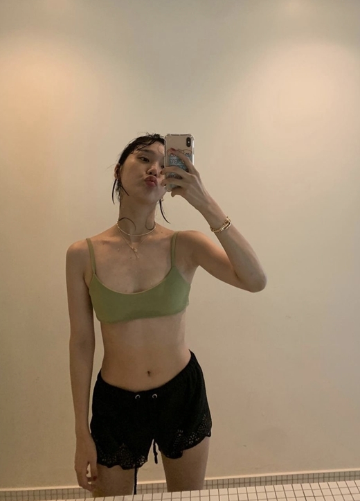 Group OH MY GIRL member Mimi left Houkans (Hotel + Vacation)On the 22nd, Mimi posted a number of photos on his personal Instagram without any comment.The photo shows him enjoying his leisure in the room including the swimming pool.Mimi sported a solid figure as she wore a bikini saw, making even the viewers smile as his moments free to play in a wide, clean swimming pool.OH MY GIRL members Arin, Seung Hee, and Young-ae were delighted with comments such as It is cool to see, It is very good, Cute Wong.The netizen also responded I envy you, I want to swim on a hot day like today and Protect Kim Mimi.
