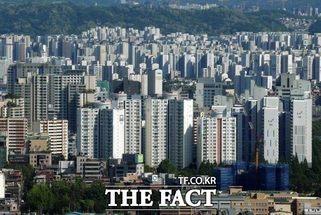 7월 말 재산세 납부기한을 앞두고 카드사가 무이자할부, 커피 쿠폰 제공 등 다양한 행사를 내놓고 있다. /이선화 기자
