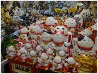 특색 있는 공예품을 판매한다. 한국간편결제진흥원 제공