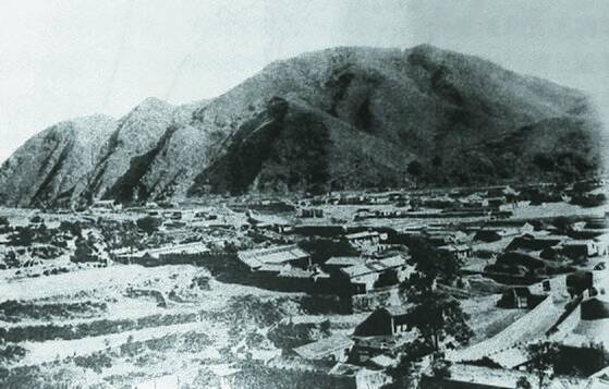 1910년대, 저우커우덴의 용골산. [사진 김명호]