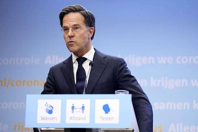 Dutch Prime Minister Mark Rutte has apologized on July 12 for \"poor judgment\" in scrapping most COVID-19 restrictions in the Netherlands. (EPA/Yonhap News)