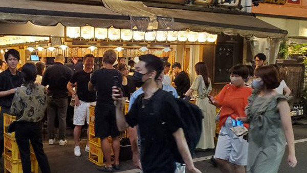 [사진 제공: 연합뉴스] 코로나 긴급사태에도 북적이는 도쿄 술집