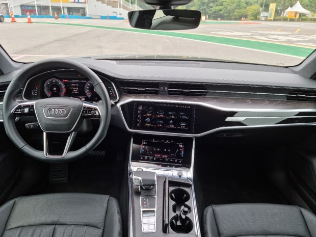 아우디 A6 50 TDI 콰트로 프리미엄 실내. 사진=신현아 기자