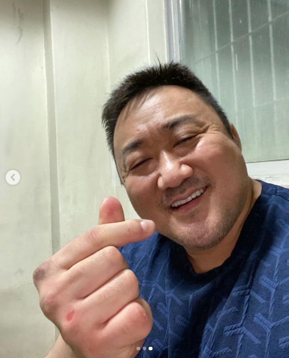 Actor Ma Dong-Seok has reported on the latest.Ma Dong-Seok said on his 26th day, All three photos are pleasant faces, he said. I am shooting hard for the movie Holy Night: Demon Hunters!Be aware of the hot weather health. Fighting and posted a picture.In the open photo, Ma Dong-Seok showed a unique charisma by sticking a fist with a face toward the camera with a expressionless expression.Meanwhile, Ma Dong-Seok is also about to release Marvels new album Eternals in November.Photo: Ma Dong-Seok SNS