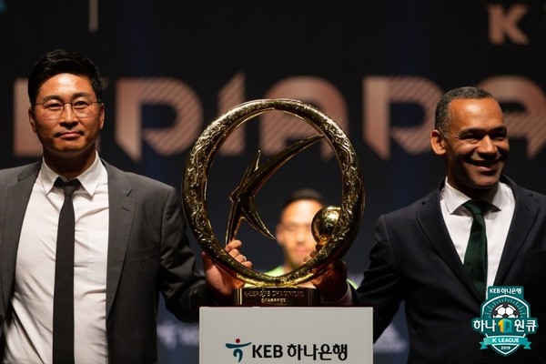 김도훈 감독(왼쪽, 울산현대), 모라이스 감독(오른쪽, 전북현대). 한국프로축구연맹