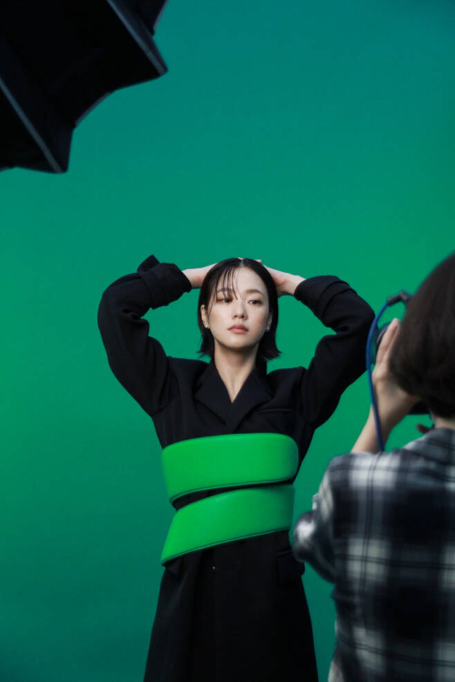 Actor Jeon Yeo-beens behind-the-scenes cut was released on the 26th.Jeon Yeo-been, who boasted of fashionista in the previously released picture, showed high perfection in behind-the-scenes steel.In the open photo, Jeon Yeo-been doubled her original healthy Energy with natural makeup, and completely digested various concept costumes, Hair styles, and makeup with her own charm.In the shooting scene, Jeon is the back door that overwhelmed the camera with a deadly pose in a free-flowing atmosphere and impressed the staff.From a resplendent expression to a charismatic expression, the attention is gathered in the behind-the-scenes photos of colorful moods.Jeon Yeo-beens picture can be found in the August issue of fashion magazine GQ.