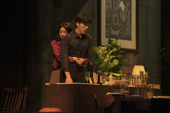 The play ″Intimate Strangers,″ based on the Italian film ″Perfect Strangers″ (2008) is being staged at the Sejong Center for the Performing Arts in central Seoul. [SHOWNOTE]