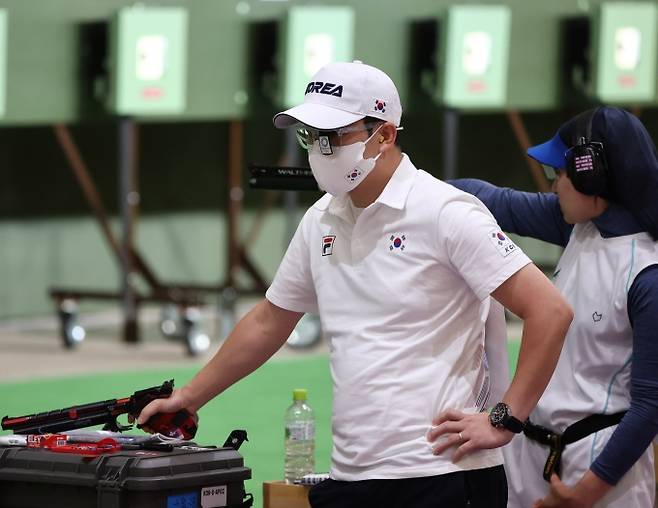 본선 통과 좌절 후 아쉬워하는 진종오. 사진=연합뉴스