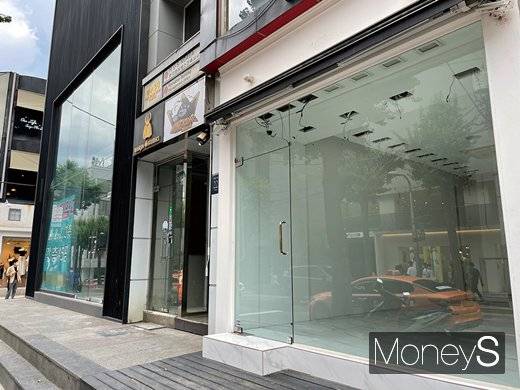 올 3월 31일 기준 서울 강남구 신사동 가로수길 상권 1층 임대료는 3.3㎡당 18만3061원으로 전년 동기(17만703원) 대비 비싸졌다. 상권 매출은 줄어도 임대료 부담은 가중되고 있는 것이다. /사진=강수지 기자
