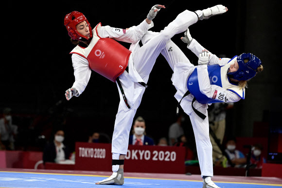 키미아 알리자데(왼쪽).AFP 연합뉴스