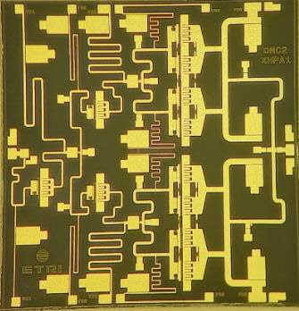 DMC융합연구단이 개발한 X-대역 질화갈륨 전력증폭기 집적회로(MMIC) 칩.



ETRI 제공