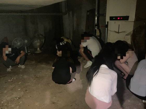 불법 영업을 한 유흥주점이 손님 등을 숨겨 둔 밀실. 경기북부경찰청