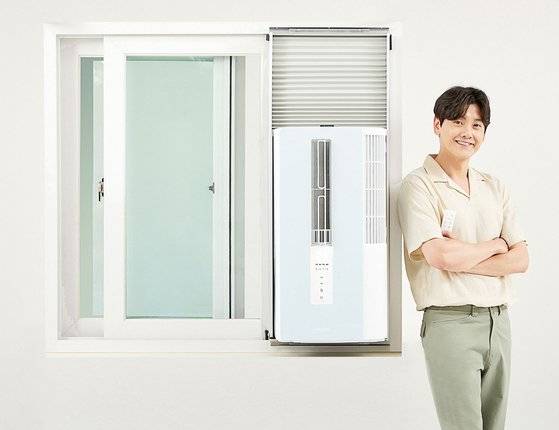 삼성전자가 올해 4월 출시한 창문형 에어컨인 '윈도우핏'. [사진 삼성전자]