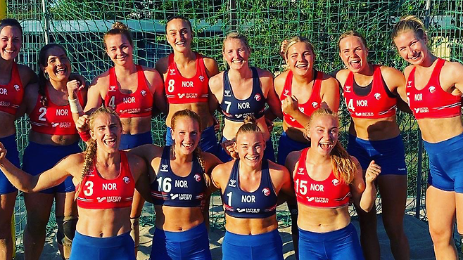 유럽 비치핸드볼 선수권대회에 반바지를 입고 출전한 노르웨이 팀 [출처 : ‘NORhandball’ 트위터]