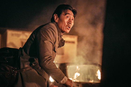 Actor Huh Joon-ho portrays the ambassador of North Korea to Somalia, Rhim Yong-soo in “Escape from Mogadishu.” [LOTTE ENTERTAINMENT]