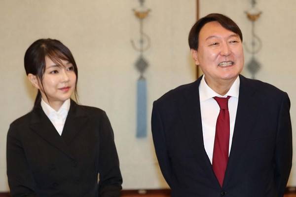 윤석열 전 검찰총장과 김건희씨 부부. 연합뉴스