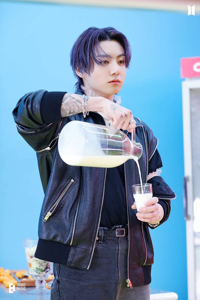 방탄소년단 정국, 트위터 역대 최다 '좋아요' TOP30 트윗 7개 랭크 '전 세계 최초·유일'..'트위터 킹' 파워