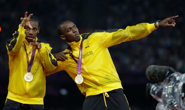 2012년 런던올림픽에서 400m 계주 우승을 차지한 요한 블레이크(왼쪽)와 우사인 볼트. AP 연합뉴스