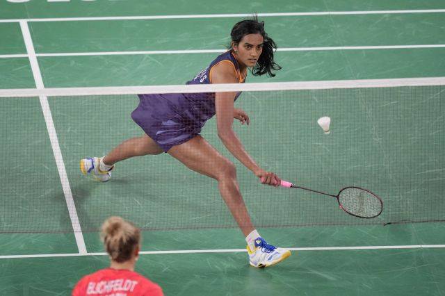 원피스를 입고 29일 여자 배드민턴 16강전에서 덴마크 선수와 경기를 하고 있는 인도의 푸살라 신두 선수. 뉴시스