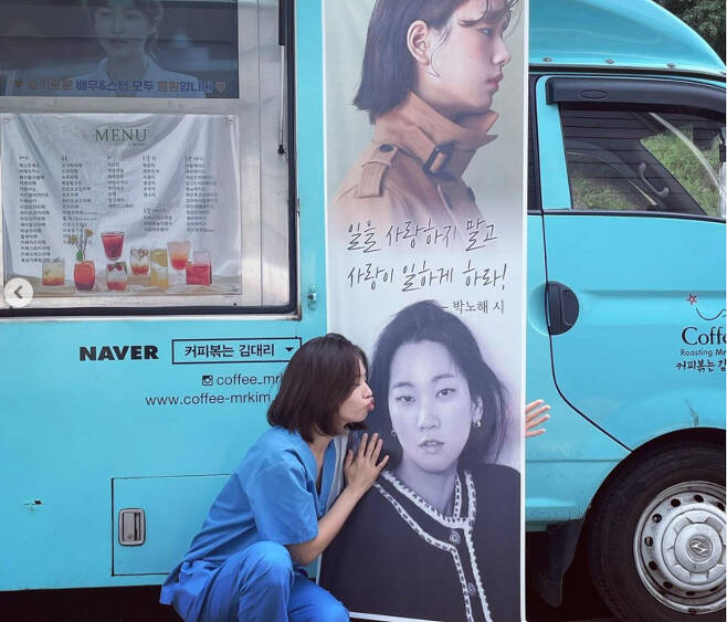 Model Jang Yoon-ju Gifts Coffee or Tea to actor Ahn Eun-jinAhn Eun-jin posted a picture on his personal Instagram page on July 29 with an article entitled Coffee or Tea Sisters Sensence, which was surprised by Topmads Inder World Jang Yoon-ju Sister to the doctors life team, is as long, as long as Sisters legs, and as long and long as long and long as it is.In the open photo, Ahn Eun-jin is taking a pose in front of Coffee or Tea, which Jang Yoon-ju has Gifted.The stormy impression of Jang Yoon-jus surprise Gift is lovely.In particular, Ahn Eun-jin thanked Jang Yoon-ju for taking a pose to kiss.Shin Hyun-bin, who saw this, said, Its cute.On the other hand, Ahn Eun-jin is active as Chu Min-ha in TVN Spicy Doctor Life 2.