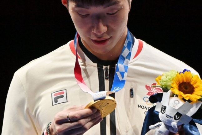 홍콩 펜싱 국가대표 청카룽(사진)이 지난 26일 홍콩 펜싱 역사상 처음으로 올림픽 금메달을 따냈다.