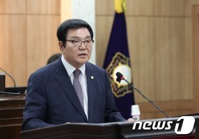 홍성군의회 이선균 의원이 제8대 후반기 보궐선거에서 신임 의장으로 선출됐다.© 뉴스1