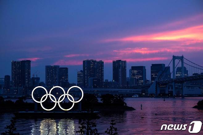 일본 도쿄 오다이바 걸린 올림픽 심벌 2021.07.12 © AFP=뉴스1