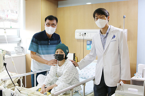 분당 차여성병원 부인암센터 최민철 교수(오른쪽)와 김성종ㆍ조순화 부부