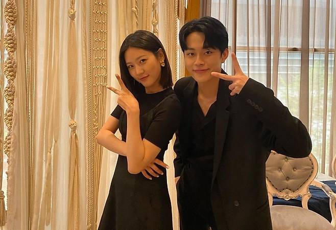 Actor Kim Sae-ron reveals two shots against Yu Seon HoOn the 29th, Kim Sae-ron posted several photos on his Instagram with an article entitled 180cm and 2m, Suspension is black hair.Inside the picture is a two-shot of Kim Sae-ron and Yu Seon Ho.The two men, who emanated a sophisticated style in all black costumes, consistently emanated a warm chemistry and attracted Eye-catching.Yu Seon Ho, who has grown up suddenly, showed a man who is proud of his superior dexterity, and Kim Sae-ron captivated Sight with urban charm.The two men looked at each other and made a cute face.Meanwhile, Kim Sae-ron and Yu Seon Ho will play in the Kakao TV Excellent Mudang Ward, which will be released from 8 pm today (30th).Excellent Shamans is a drama depicting a high school exorcism that depicts a girl shaman Kim Sae-ron who is born with an unwanted fate and a mamma Nausu (named) who has been seen with unwanted ghosts to unsecurably pass the age of 18 in crisis.