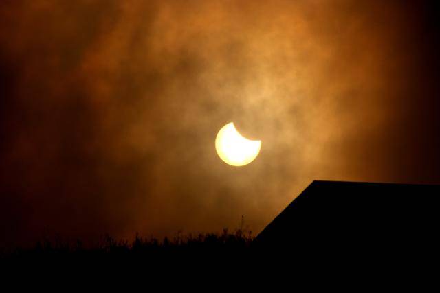 공중초원 입구에서 만난 부분일식. ⓒ최종명