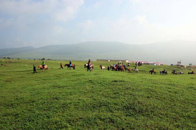 공중초원의 승마 행렬. ⓒ최종명