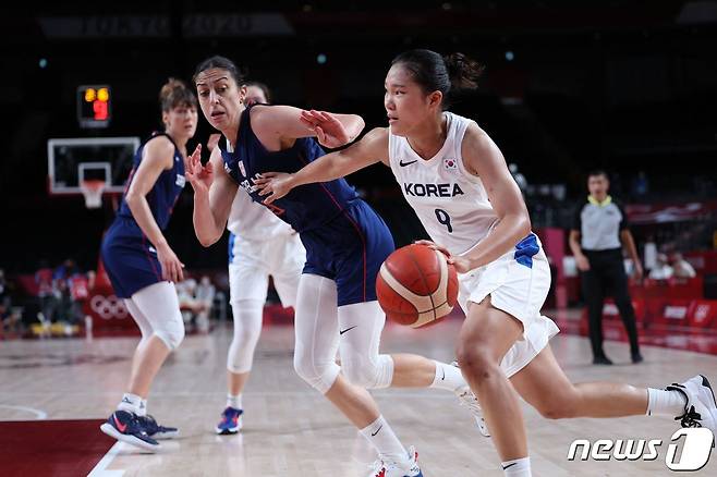 한국과 세르비아의 여자 농구 경기 모습 © AFP=뉴스1