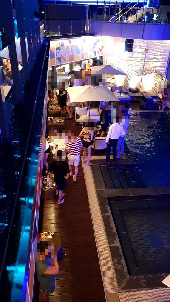 방역 수칙을 어긴 채 풀파티를 연 강원도 강릉시 한 호텔 모습. / 강릉시 제공