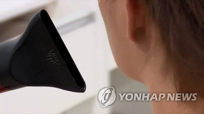 헤어드라이어 사용 [연합뉴스TV 캡처]