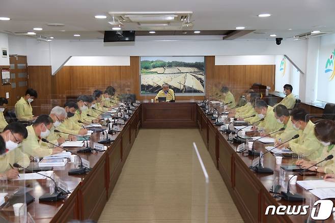문정우 군수 주재 금산군 간부회의 모습. (금산군 제공)© 뉴스1