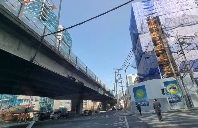 ▲ 구로공단의 생산품들이 실려 나간 '수출의 다리'는 그대로 남아있다. ⓒ손호철