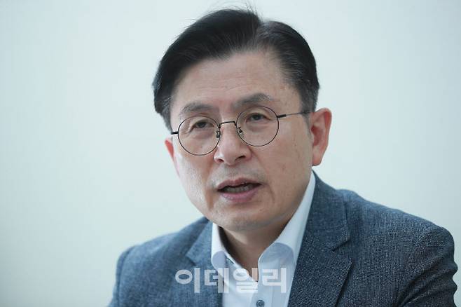 황교안 전 미래통합당 대표가 지난달 30일 서울 여의도캠프에서 이데일리와 인터뷰를 하고 있다. (사진=노진환 기자)