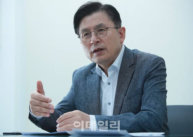 황교안 전 미래통합당 대표가 지난달 30일 서울 여의도캠프에서 이데일리와 인터뷰를 하고 있다. (사진=노진환 기자)