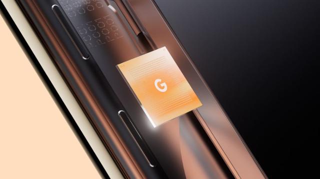 구글은 3일 올가을 선보일 픽셀6와 픽셀6프로에 자체 설계한 '텐서(Tensor)' 칩을 탑재할 것이라고 밝혔다. 사진은 구글이 자체 제작한 시스템온칩 텐서. 구글 블로그 캡처