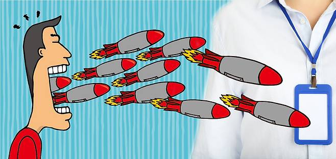 직장상사의 괴롭힘에 대응하기 위해 직장인들이 사원증과 비슷한 녹음기를 구입이 늘고 있는 것으로 나타났다.특히 소규모 기업에 다니는 여성직장인들의 구입 문의가 늘어나는 추세라고 한다. [123rf]