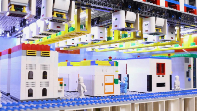 삼성전자 반도체 생산 라인을 레고 블록으로 형상화한 모습./자료 제공=삼성전자