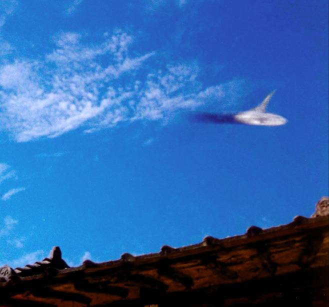 1995년 9월 4일, 경기도 가평군 설악면 설곡리에서 문화일보 김선규 기자가 찍은 UFO. [김선규 기자 제공]