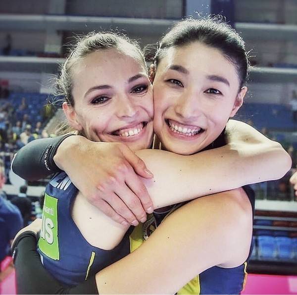 사진=에다 에르뎀 선수 SNS 캡쳐, 에다 에르뎀 선수와 김연경 선수