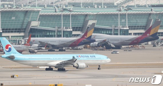 인천국제공항 제1터미널 활주로에 항공기들이 계류돼 있다. © News1 성동훈 기자 /사진=뉴스1