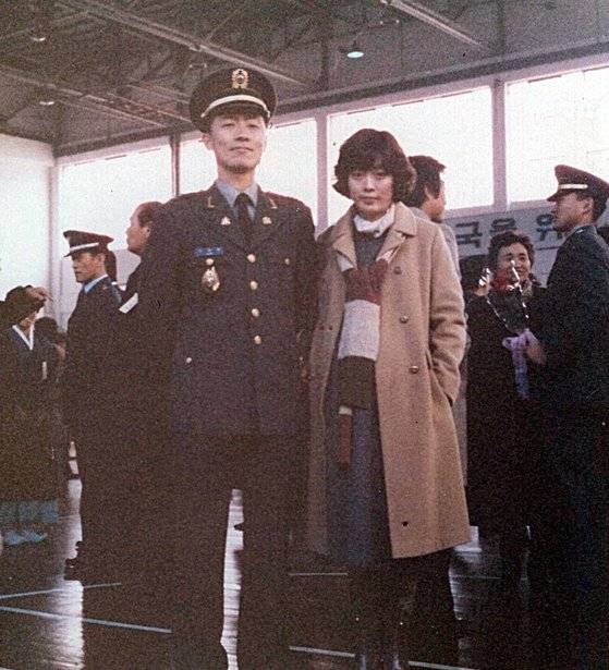 1983년 육군 법무관 임관식 당시 최재형 전 감사원장과 아내 이소연씨. [최재형 캠프 제공]