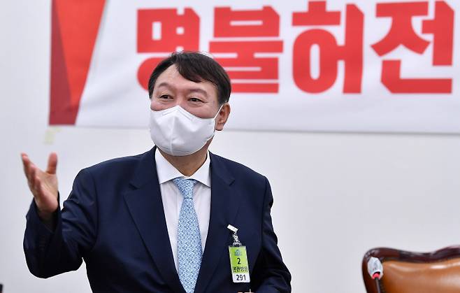 국민의힘에 입당한 윤석열 대선 예비후보가 2일 오전 서울 여의도 국회에서 열린 국민의힘 초선 공부모임 `명불허전 보수다 시즌5` 초청 강연에 참석해 발언을 하고 있다. [박상선 기자]