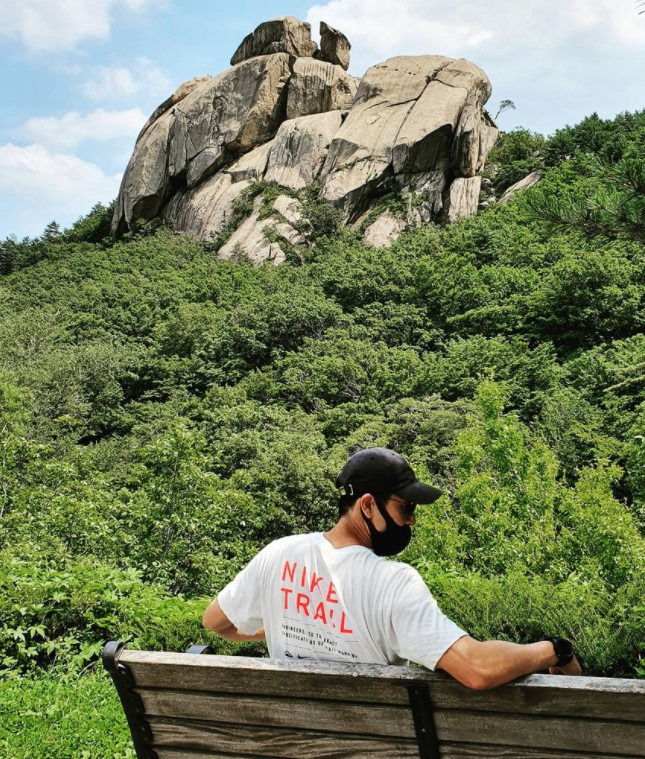 Actor Jo Hyun-jae has reported on the latest.Jo Hyun-jae posted a picture on August 5 on his personal Instagram with an article entitled Climbing a fever.Jo Hyun-jae, in the public photo, is resting on a bench during Climbing; the image of beating Swelter with Climbing is admirable.The visuals of sitting on the bench and looking at the camera are very warm.The netizens who watched this responded such as It is cool and It looks like a model.Meanwhile Jo Hyun-jae has a son with former Scott Hebert Park Min-jung after their marriage in 2018.Jo Hyun-jae - Park Min-jung and his wife appeared on SBS entertainment Sangmongmong 2 - You Are My Destiny.