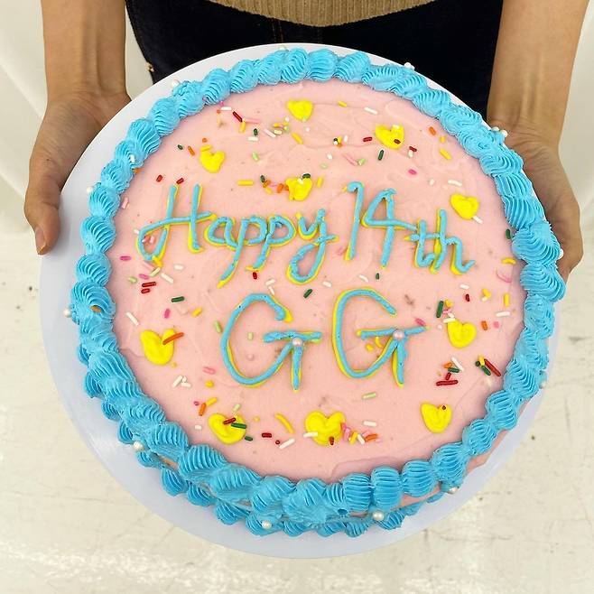 Choi Sooyoung celebrated the 14th anniversary of Girls Generation.On the 5th, Choi Sooyoung posted several photos on his Instagram with an article entitled Happy Birthday with Hope during the 14th year of sailing # GG14EVA.The picture shows Choi Sooyoung holding his own Cake. The Cake, which is carefully decorated, has a message of HAPPY 14th GG.Above all, Choi Sooyoungs bright smile catches his eye.Choi Sooyoung shared his joy with Taeyeon, Sunny, Tiffany, Hyoyeon, Yuri, Seohyun and Yoona all members in the photo.Fans also congratulated Sooyoung on his own cake with the celebration of Happy 14th anniversary GG and Girls Generation 14th Anniversary.Meanwhile, Girls Generation debuted on August 5, 2007 with the single The World I Met Again.Since then, he has grown into a national girl group that has been loved by many people overseas for 10 years, including Kissing You, Gee, Hope, Hoot, Run Devil Run and Lion Heart.Currently, he is performing his own activities such as singer, actor, musical actor, DJ, but still boasts a strong friendship and continues Girls Generation forever.To celebrate the 14th anniversary of this years debut, TVN Yu Quiz on the Block is discussing the full appearance.